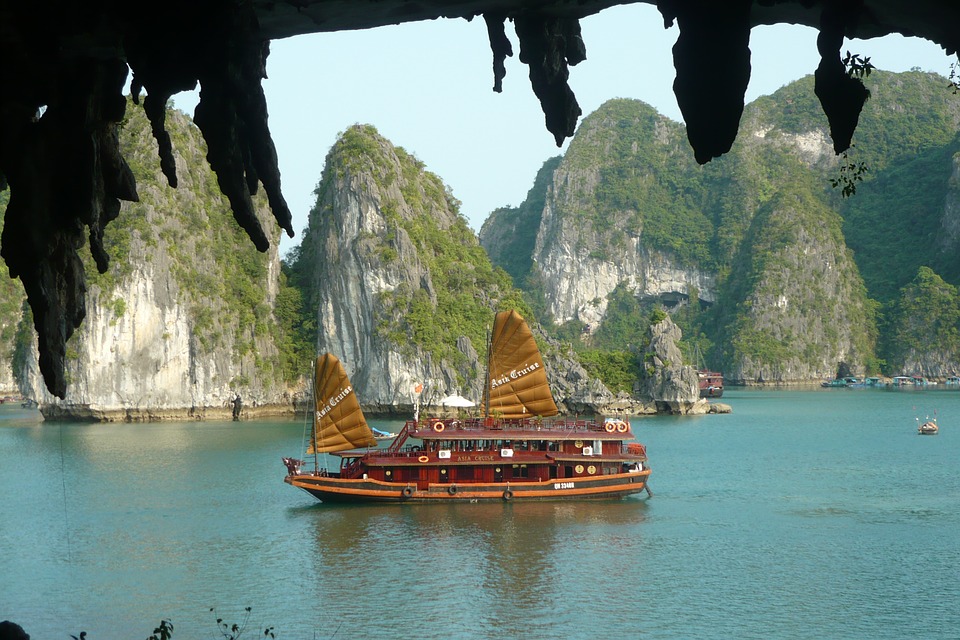 La Baie d’Halong en jonque privée
