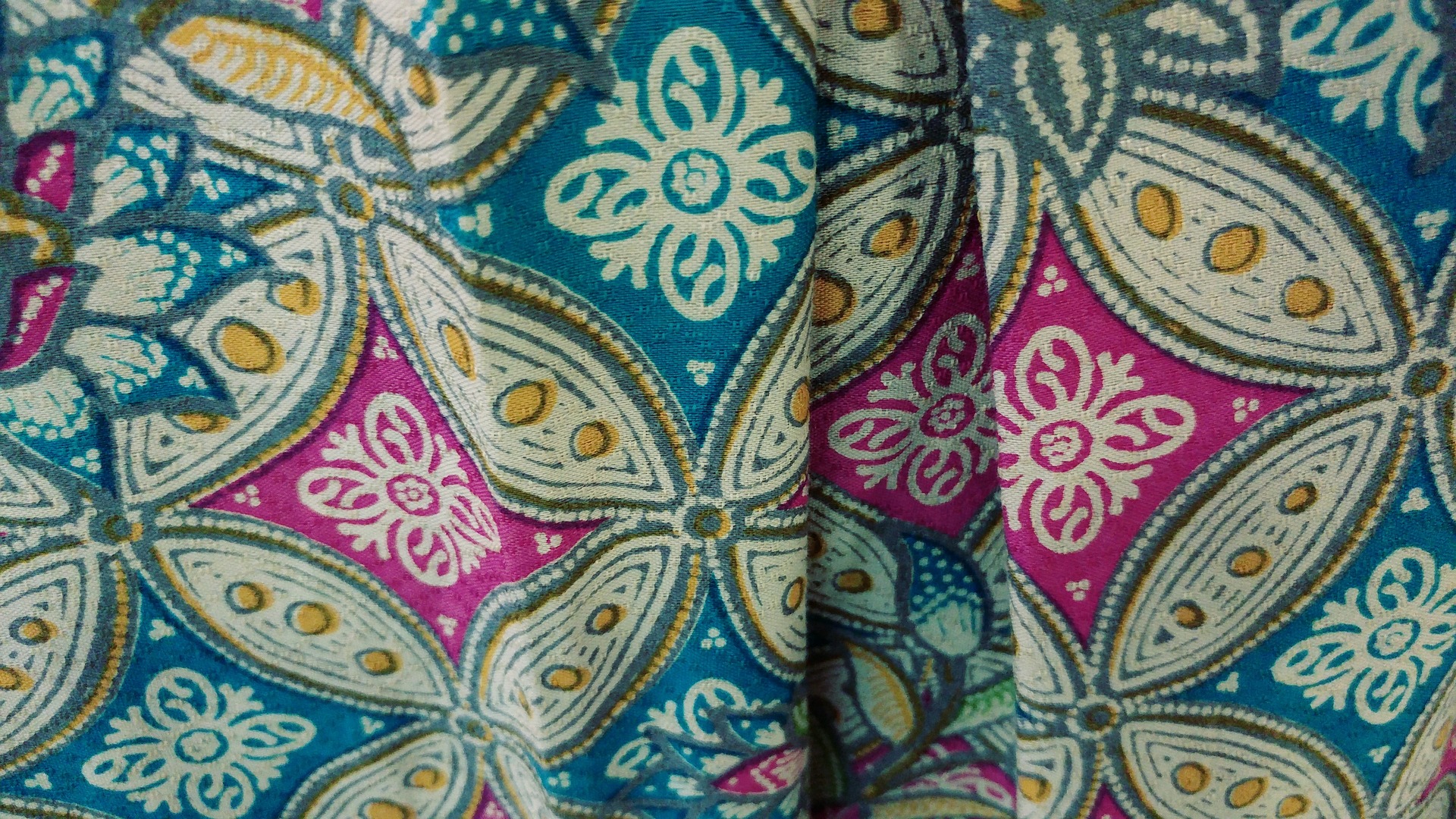 batik-g32ed3462f_1920.jpg
