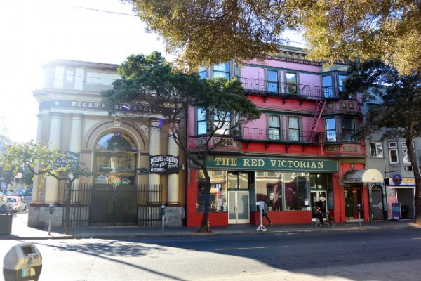 Le Red Victorian